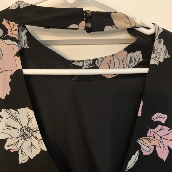 astr long sleeve, lightweight floral dress - Picture 3 of 7